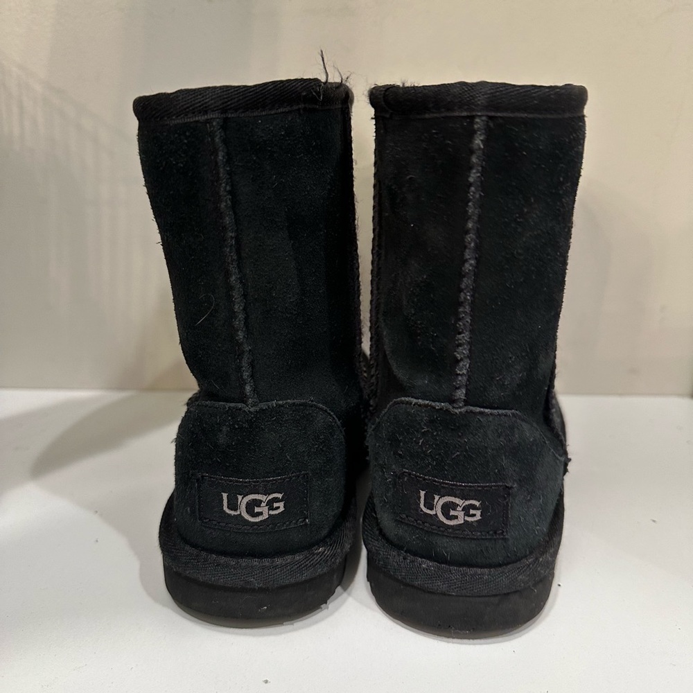 Uggs - Picture 2 of 5